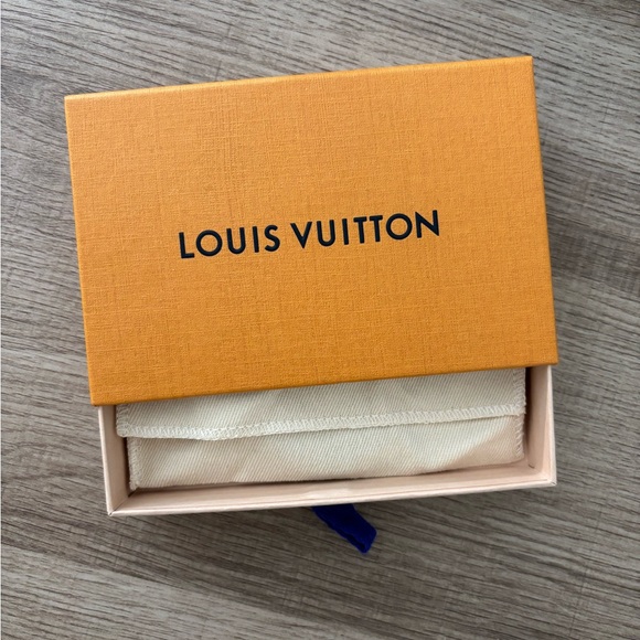 PRICE FIRM Louis Vuitton 2020 Vivienne Bag Charm & Key Holder - Picture 10 of 16